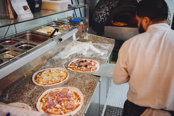 Traditionele Italiaanse pizza uit de oven